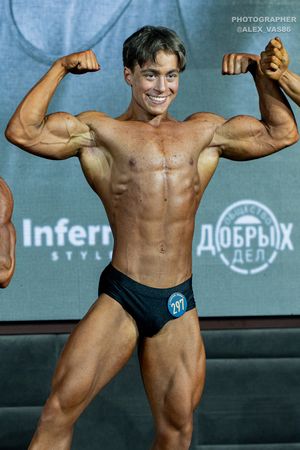 CLASSIC  PHYSIQUE юниоры